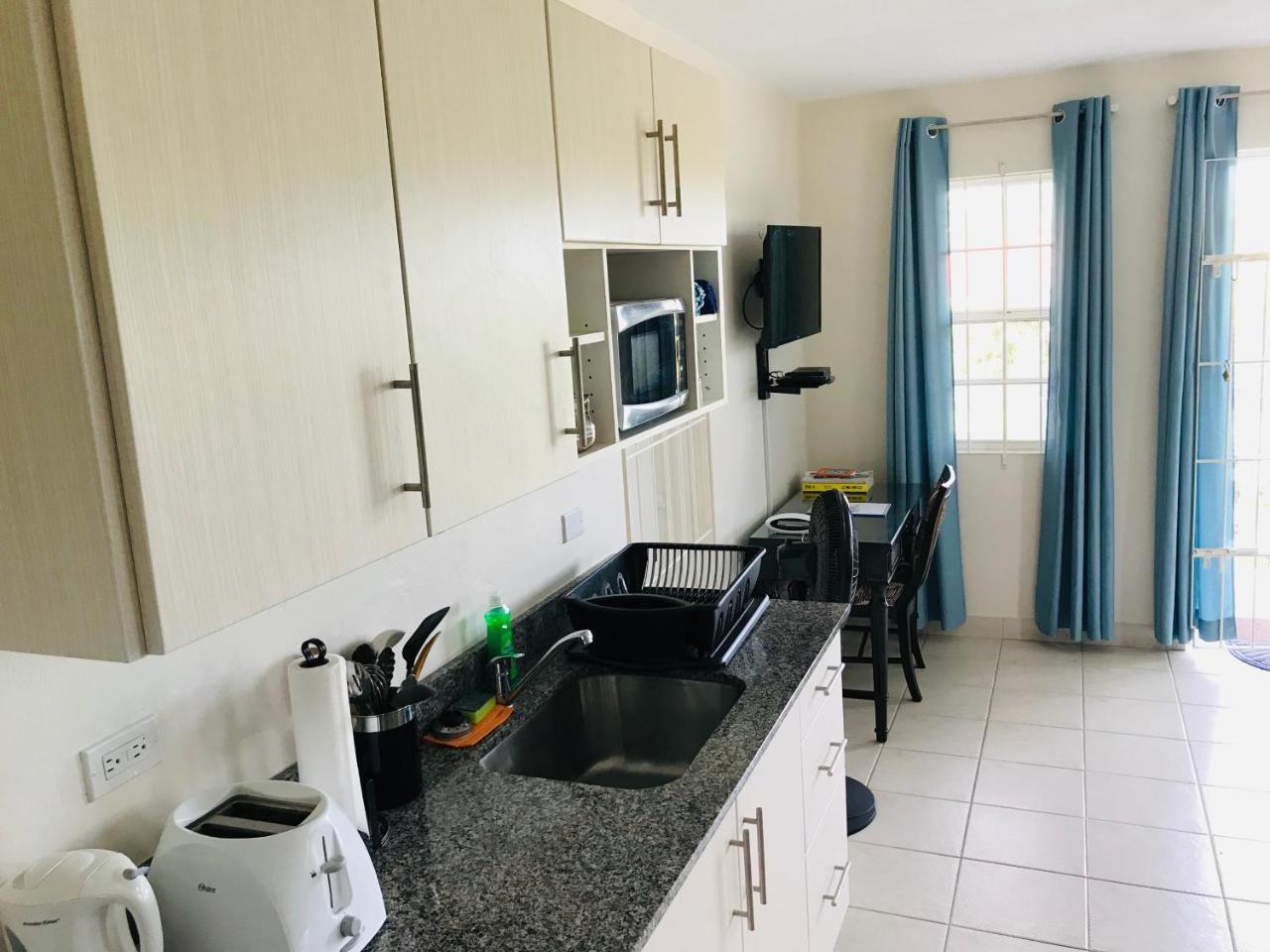 Turtle Ridge Apartments Saint James Bagian luar foto